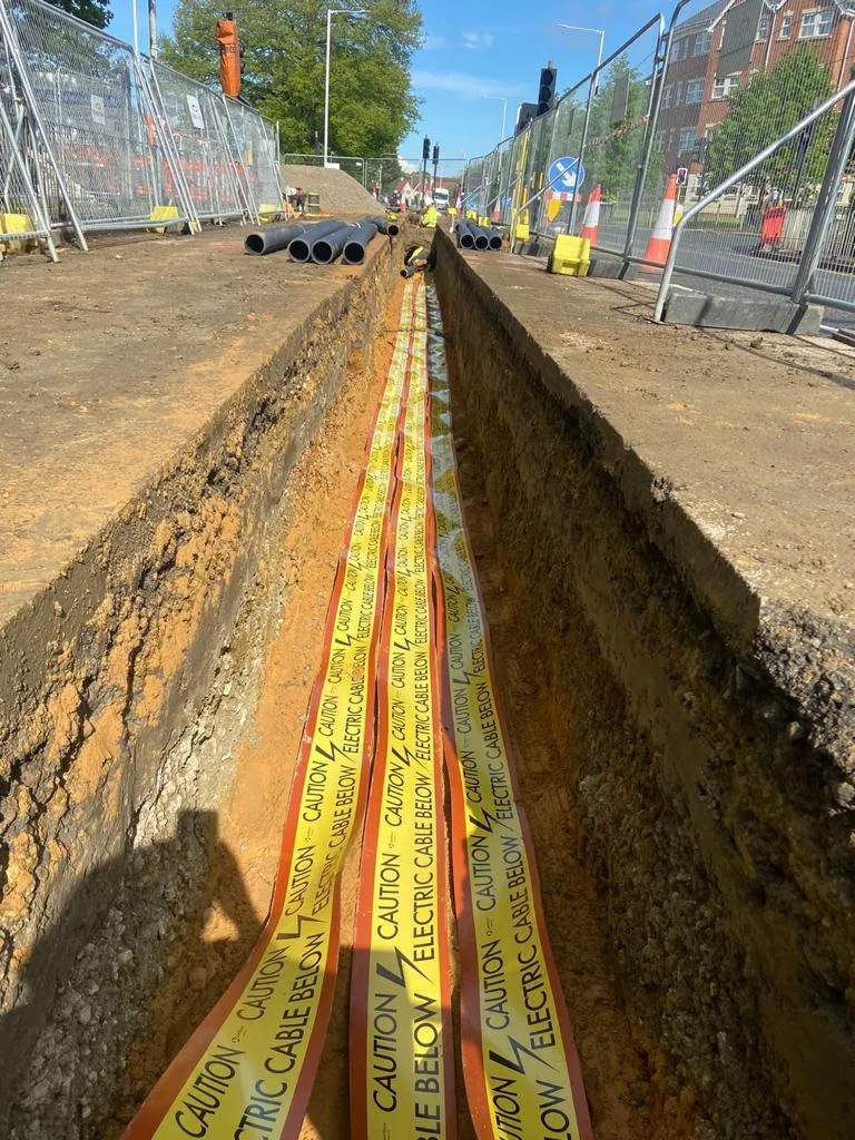 HV/LV power route installation